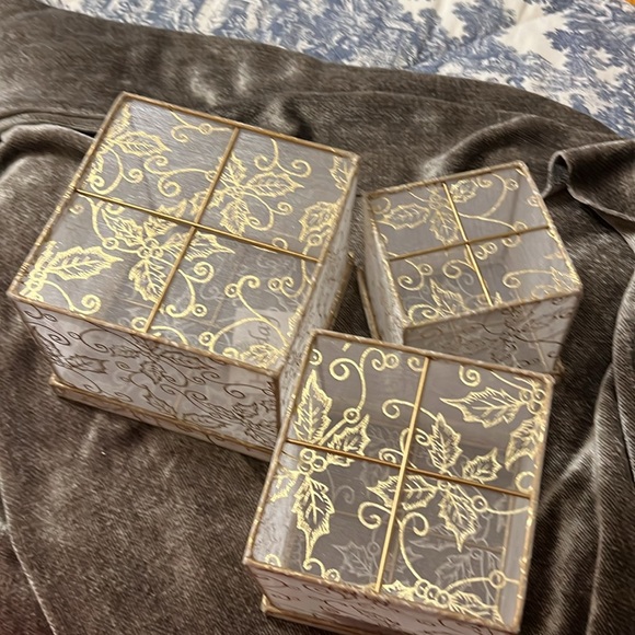 Set of 3 Vintage Christmas Nesting Boxes, Gold Filigree - Picture 9 of 17